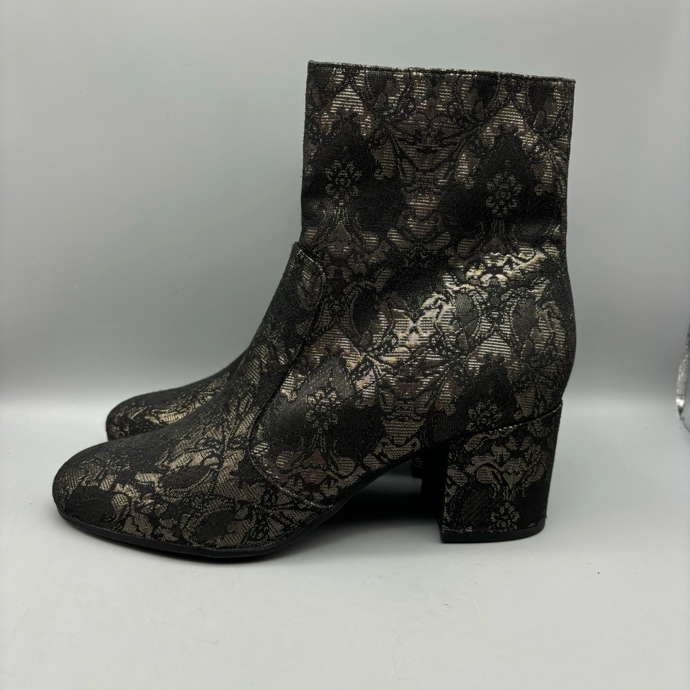 Unisa Kiannaa Ankle Booties Women’s Size 8.5 M Embroidered Side Zip